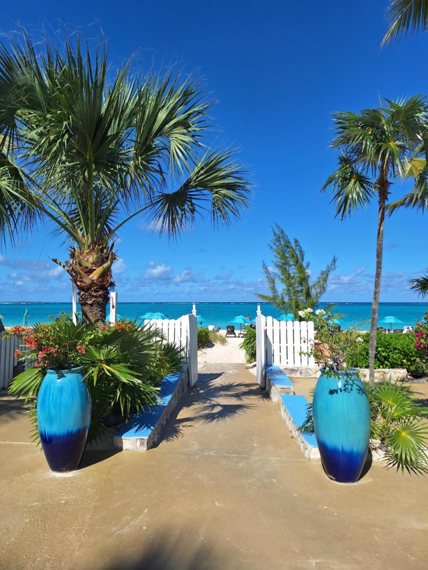Sibonne Beach Hotel Grace Bay Bagian luar foto