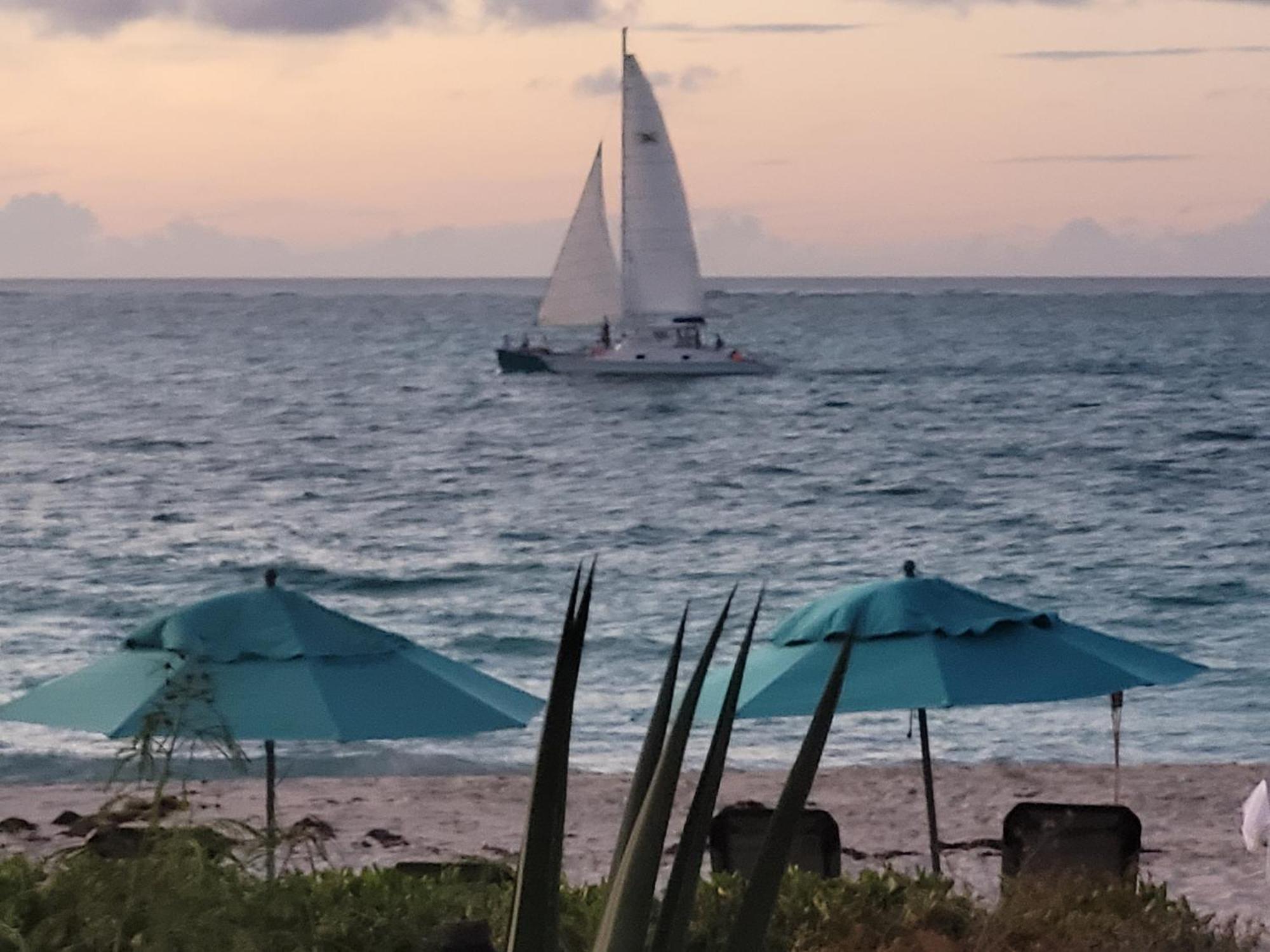 Sibonne Beach Hotel Grace Bay Bagian luar foto