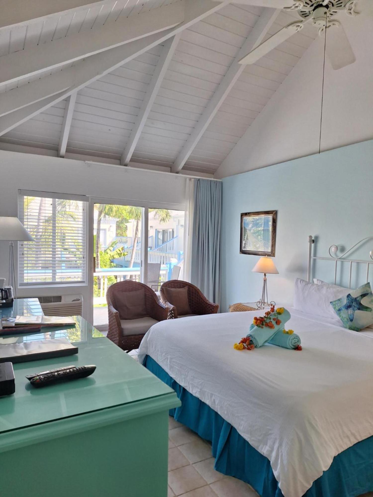 Sibonne Beach Hotel Grace Bay Bagian luar foto