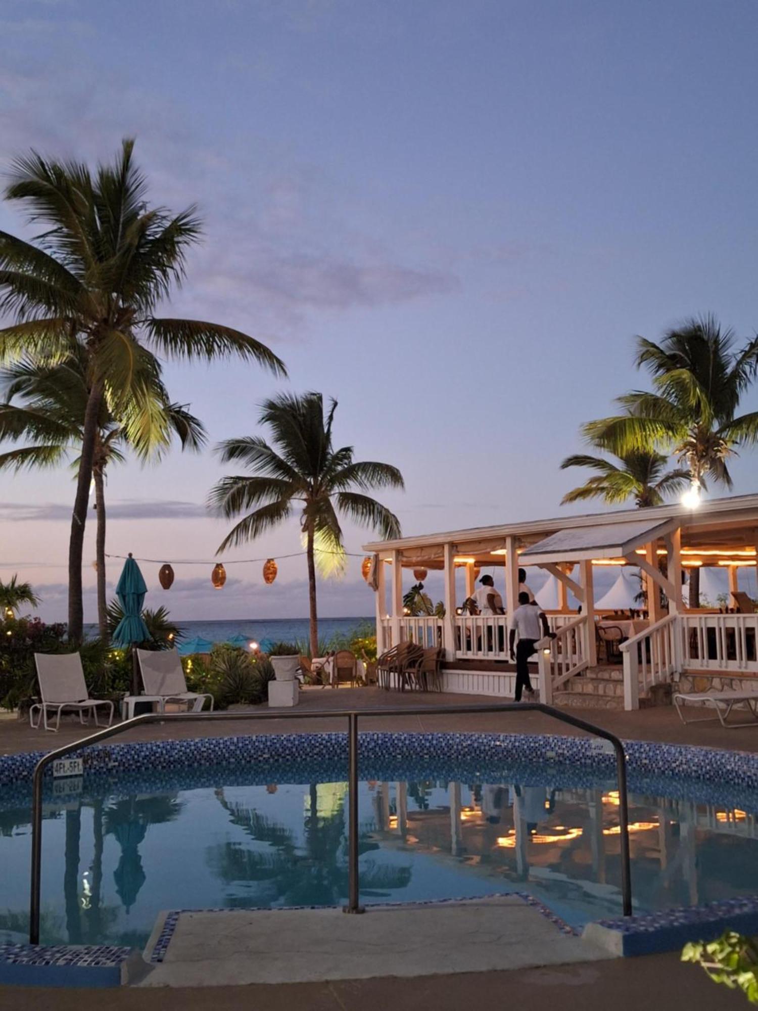 Sibonne Beach Hotel Grace Bay Bagian luar foto