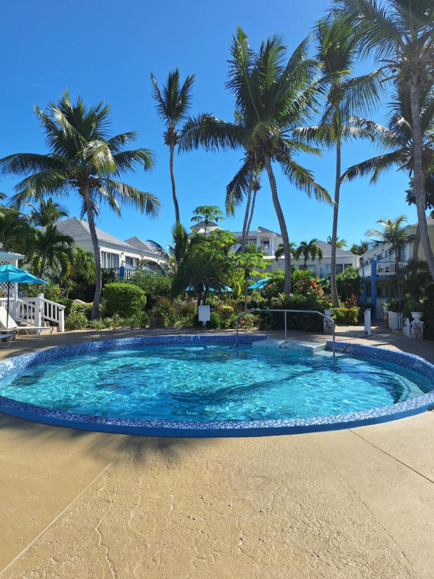 Sibonne Beach Hotel Grace Bay Bagian luar foto
