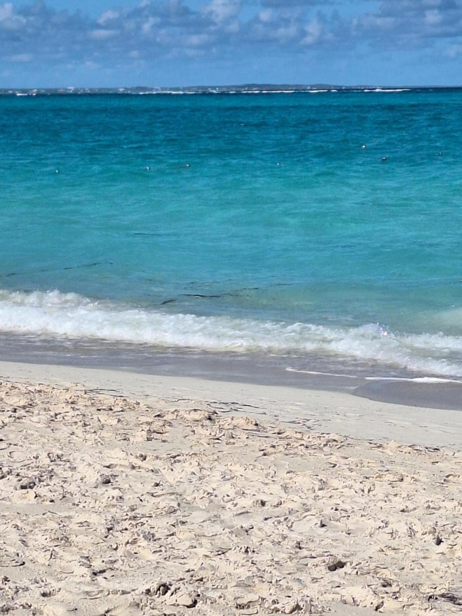 Sibonne Beach Hotel Grace Bay Bagian luar foto