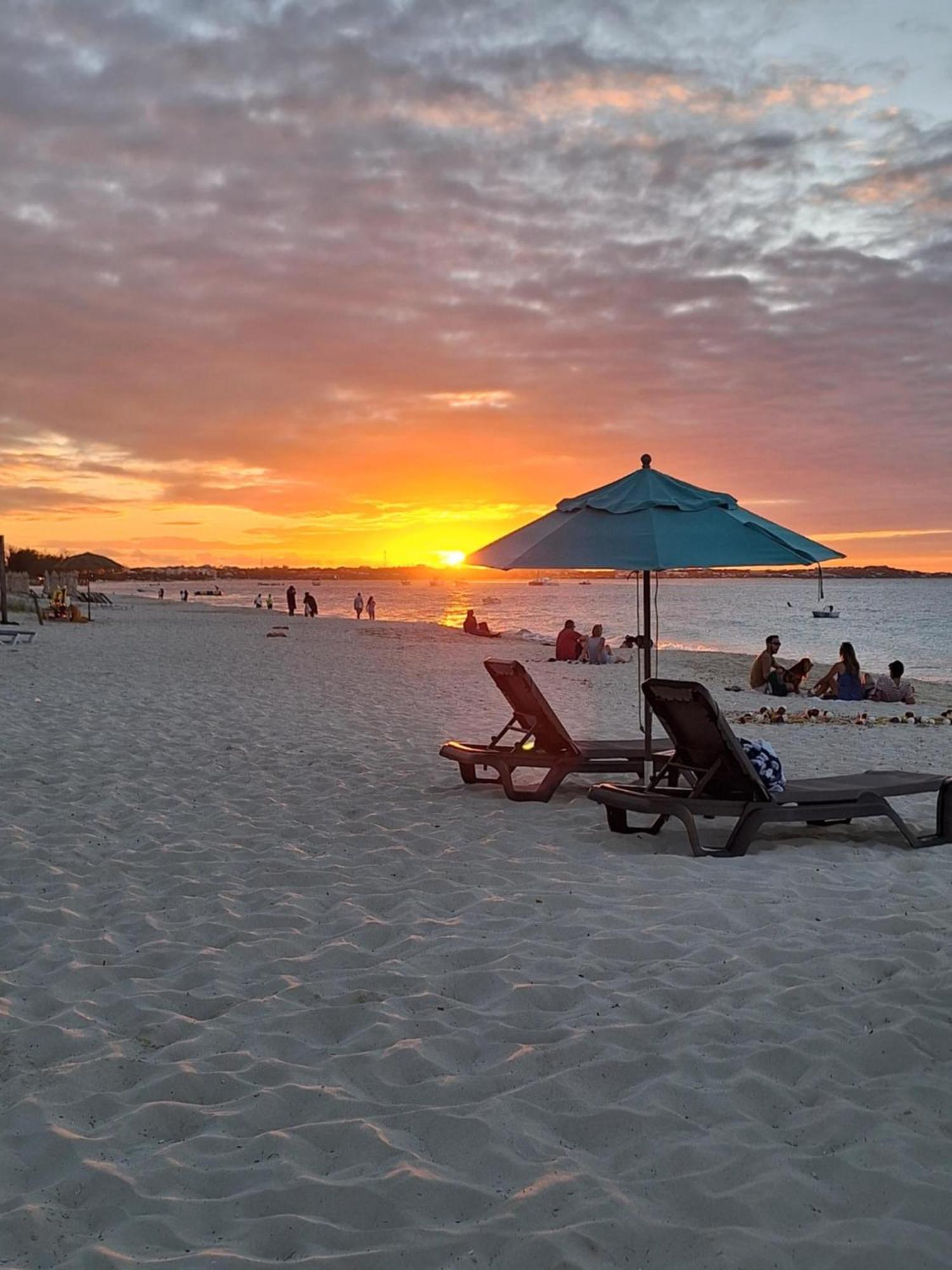 Sibonne Beach Hotel Grace Bay Bagian luar foto