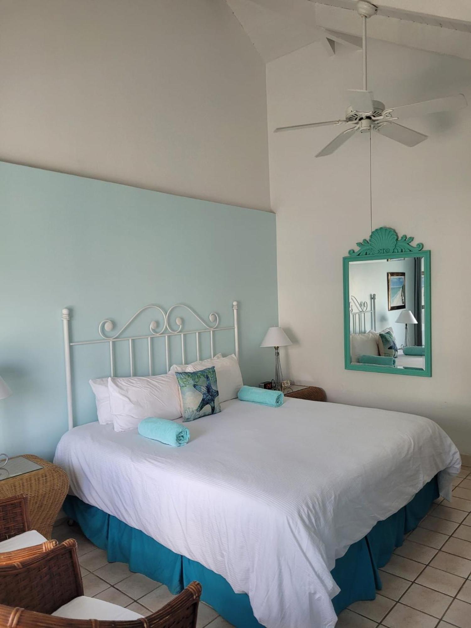 Sibonne Beach Hotel Grace Bay Bagian luar foto