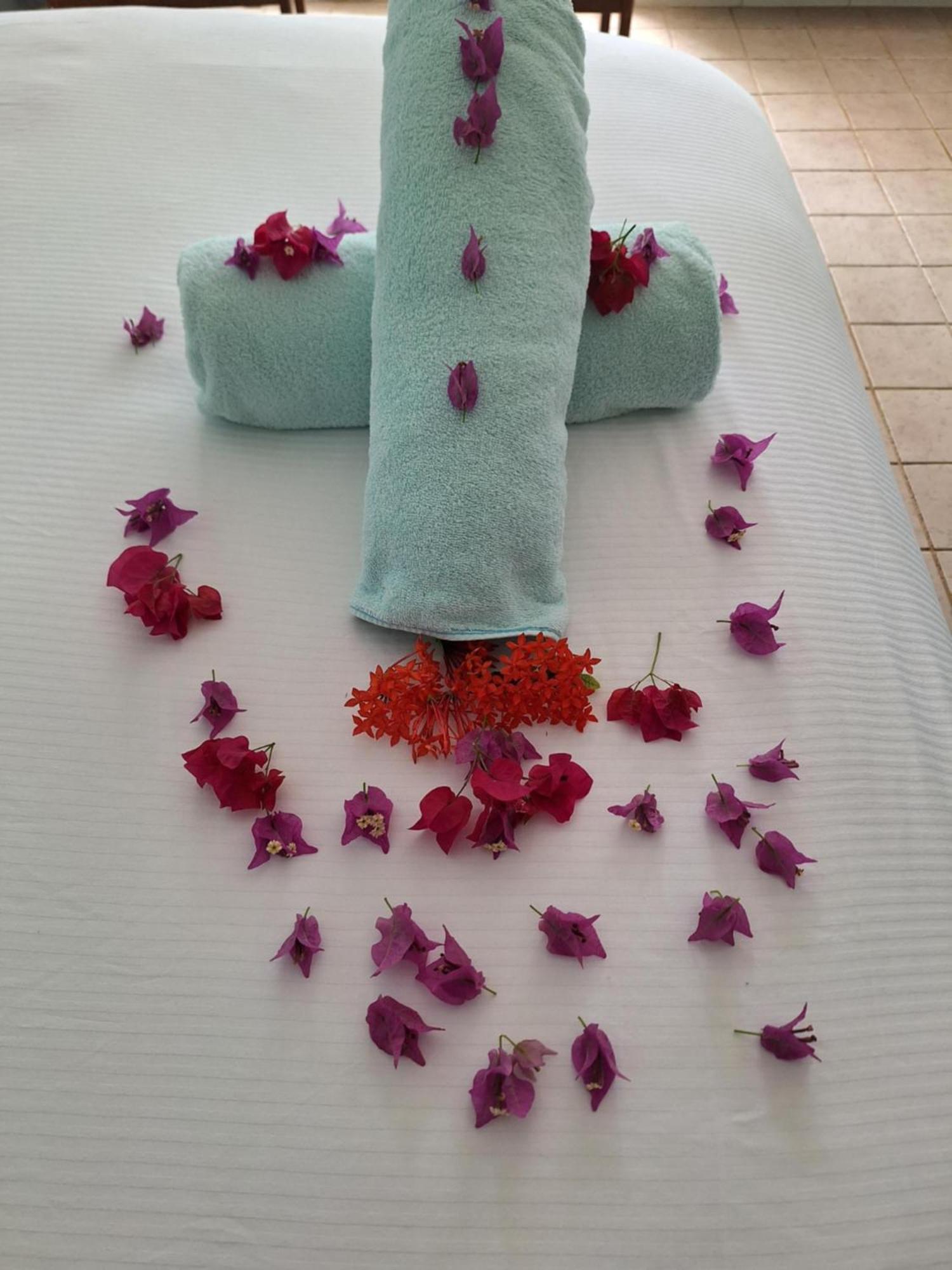 Sibonne Beach Hotel Grace Bay Bagian luar foto
